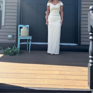 David’s bridal-size 4 Olag Cassini-nwt-color champagne